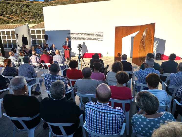 Sarabo árabe Acera Muscular Doña Mencía (Córdoba) inaugura su nueva Plaza de la Memoria en un emotivo  acto – Todos (…) los Nombres_